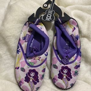 NEW Rockin water shoes